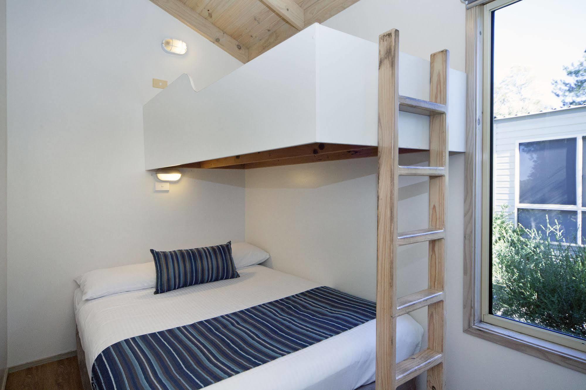 Отель Holiday Haven Калберра-Бич Экстерьер фото